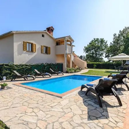 App Sadina With Private Pool And Garden