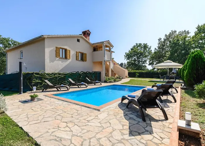 App Sadina With Private Pool And Garden