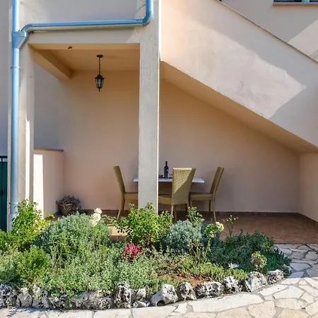 App Sadina With Private Pool And Garden * Tinjan