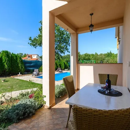 App Sadina With Private Pool And Garden Apartment