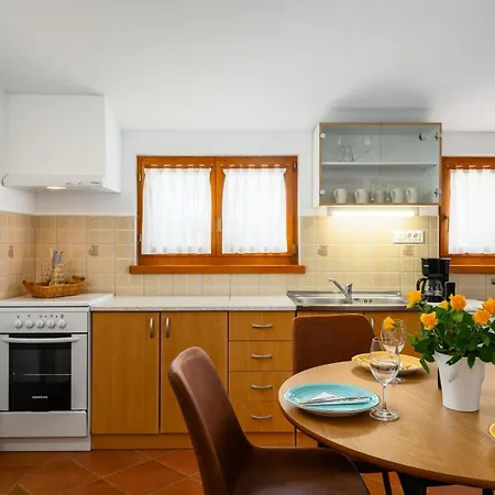 App Sadina With Private Pool And Garden Apartment *