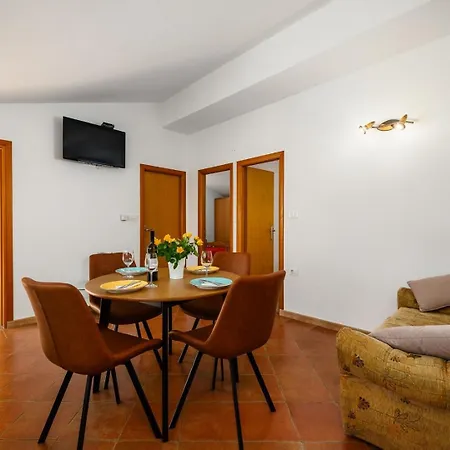 App Sadina With Private Pool And Garden Apartment Tinjan