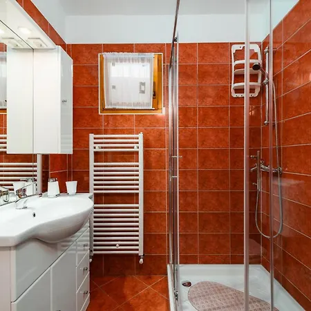 App Sadina With Private Pool And Garden Apartment