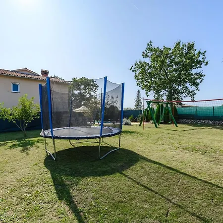 App Sadina With Private Pool And Garden Tinjan