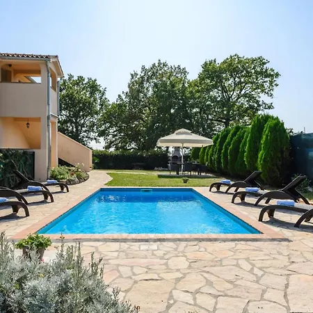 App Sadina With Private Pool And Garden Apartment