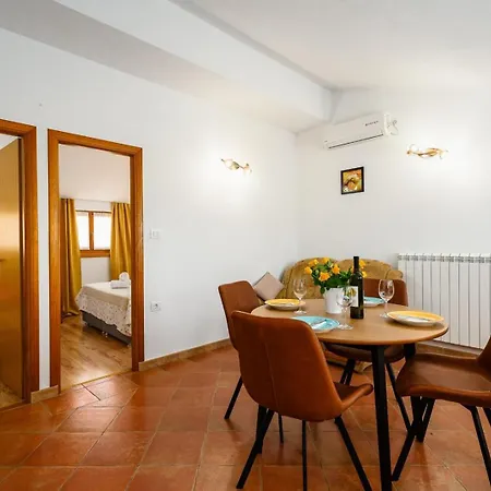 Apartment App Sadina With Private Pool And Garden